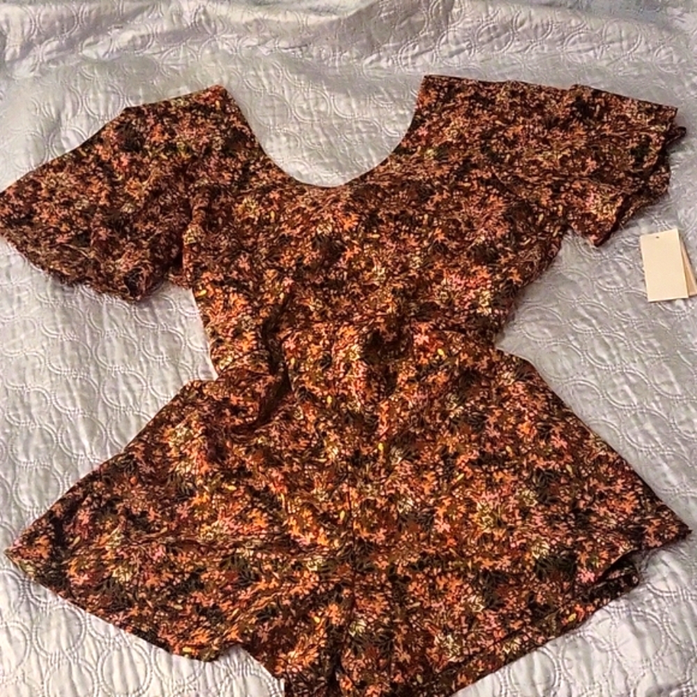 Flirty tie back Floral romper